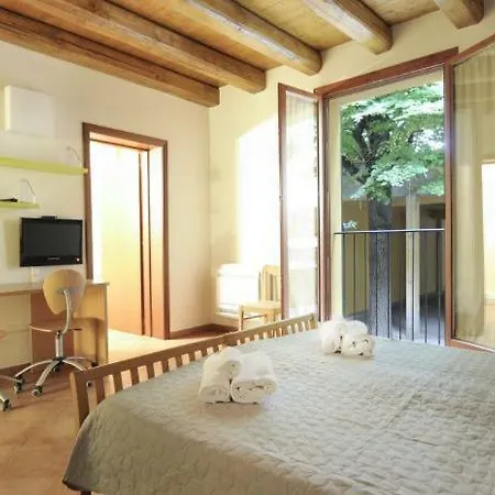 Apart Otel Cavazza Bolonya